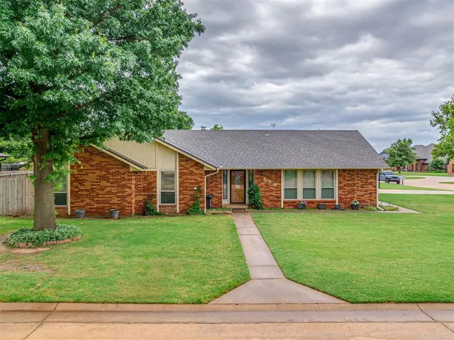 Photo 3 — 619 Hoehner Avenue, Okarche, OK 73762