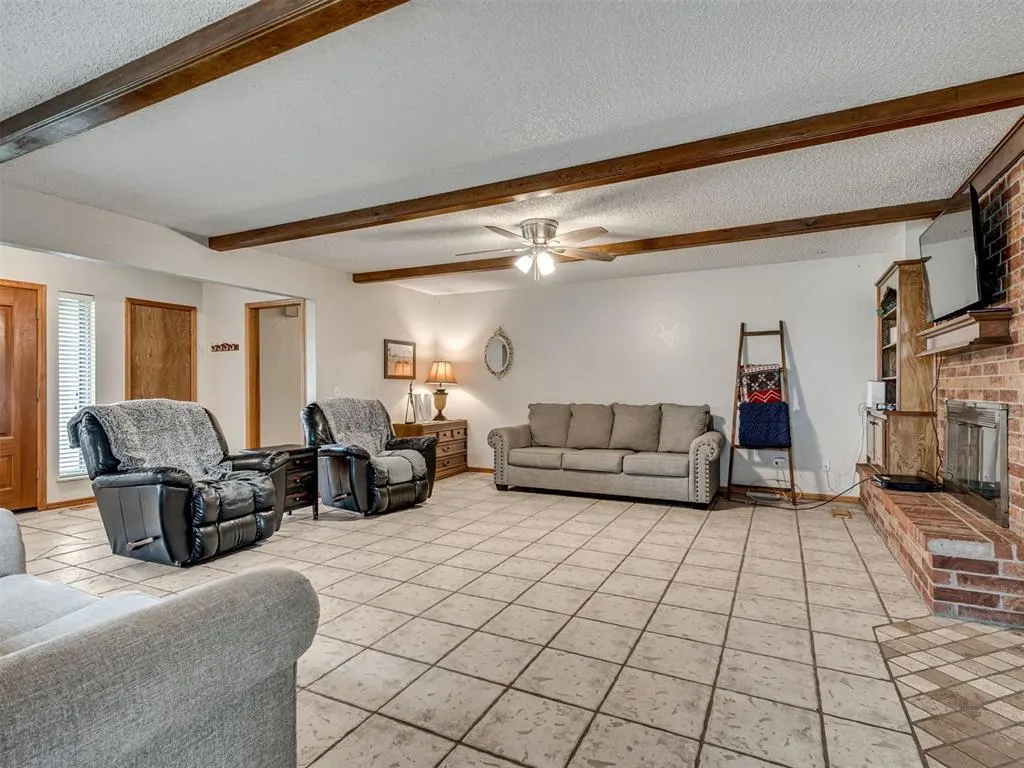 Photo 5 — 619 Hoehner Avenue, Okarche, OK 73762