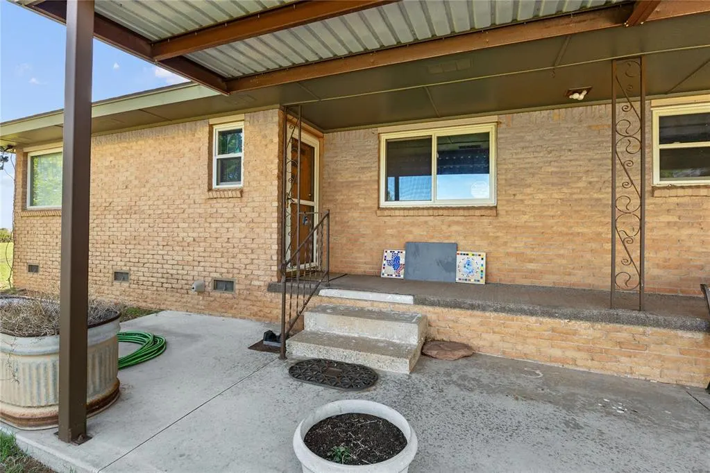 Photo 2 — 8020 County Road 1110, Lookeba, OK 73053