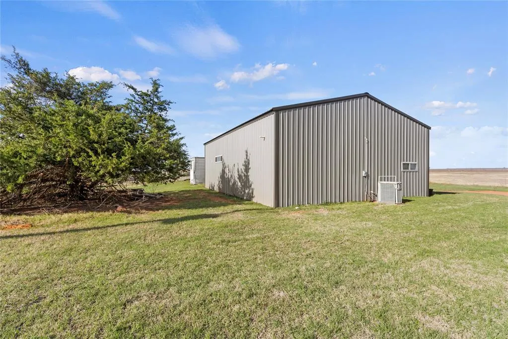 Photo 6 — 8020 County Road 1110, Lookeba, OK 73053