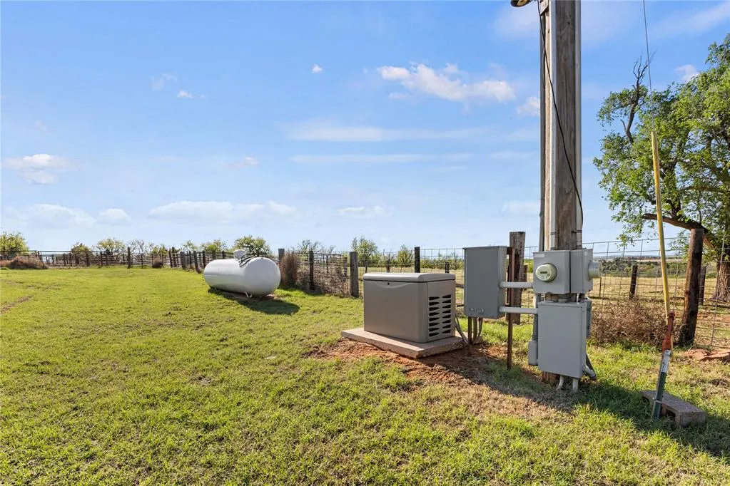 Photo 7 — 8020 County Road 1110, Lookeba, OK 73053