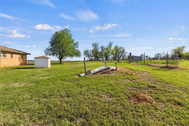 Photo 8 — 8020 County Road 1110, Lookeba, OK 73053