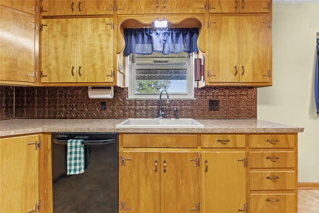 Photo 16 — 8020 County Road 1110, Lookeba, OK 73053