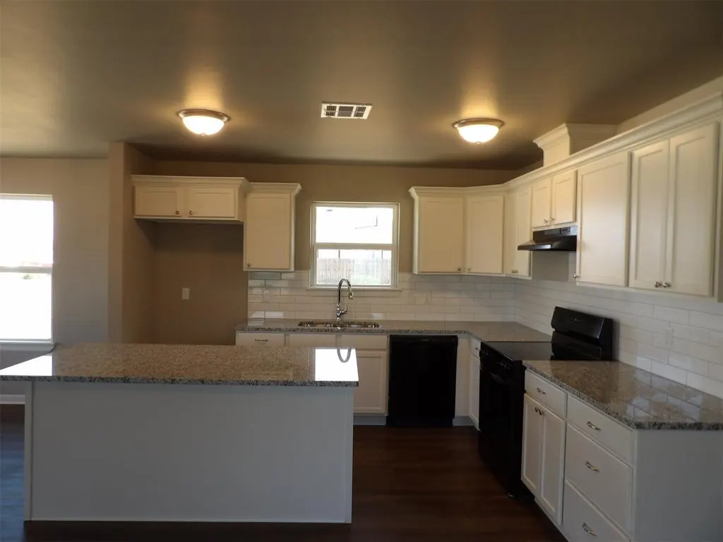 Photo 4 — 1436 NE 12th Street, Oklahoma City, OK 73117