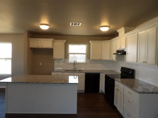 Photo 4 — 1436 NE 12th Street, Oklahoma City, OK 73117