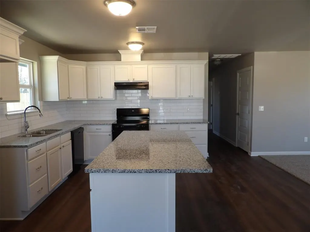 Photo 5 — 1436 NE 12th Street, Oklahoma City, OK 73117