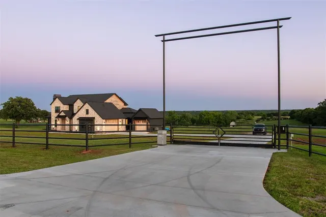Photo 2 — 16000 Hogback Road, Luther, OK 73054