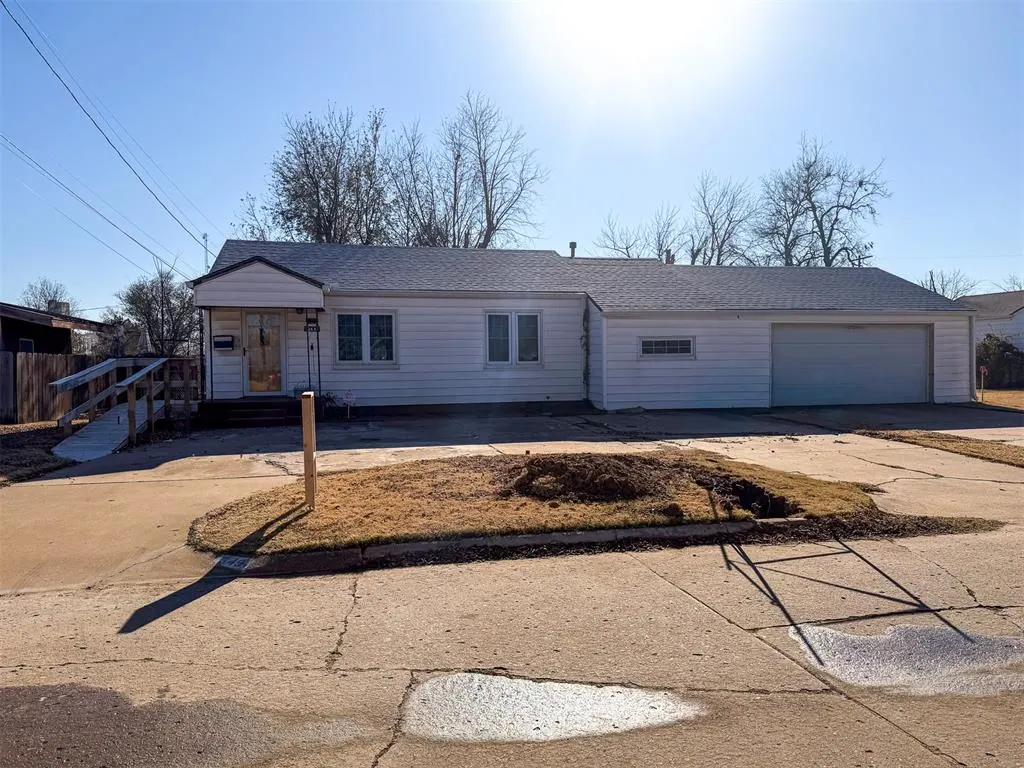 Front exterior — 349 E Olive Avenue, Enid, OK 73701