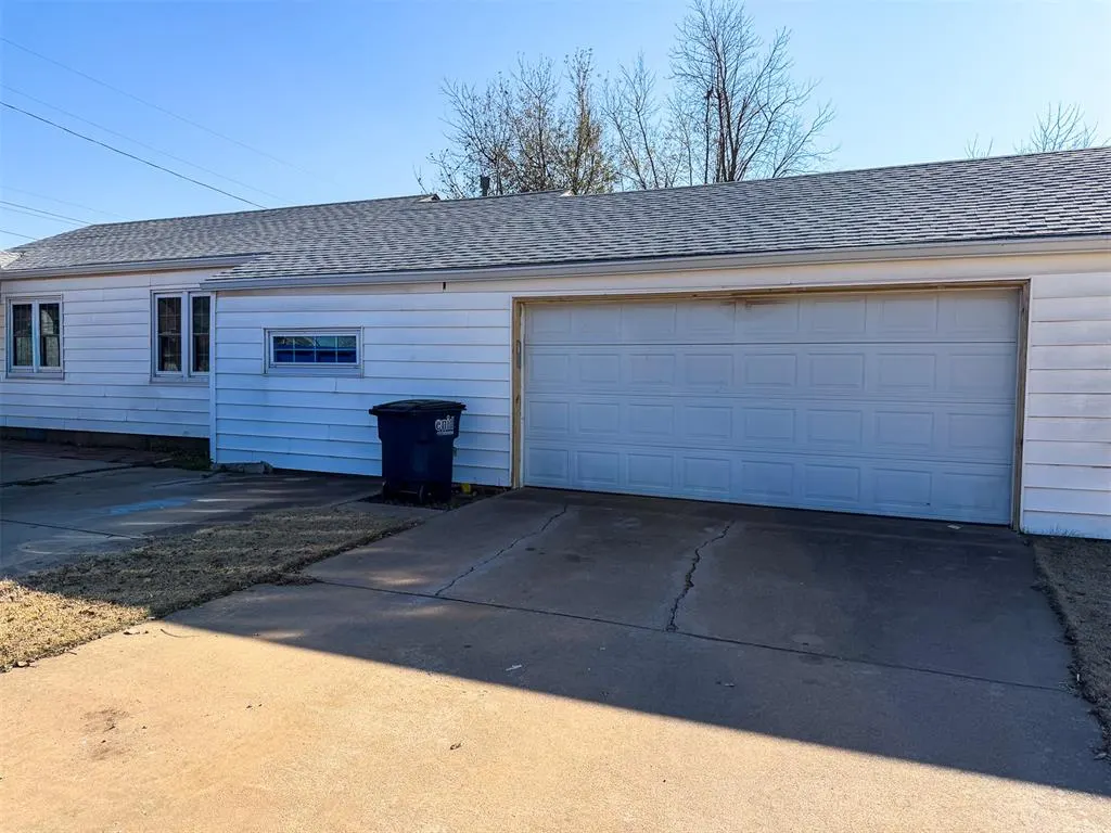 Photo 31 — 349 E Olive Avenue, Enid, OK 73701