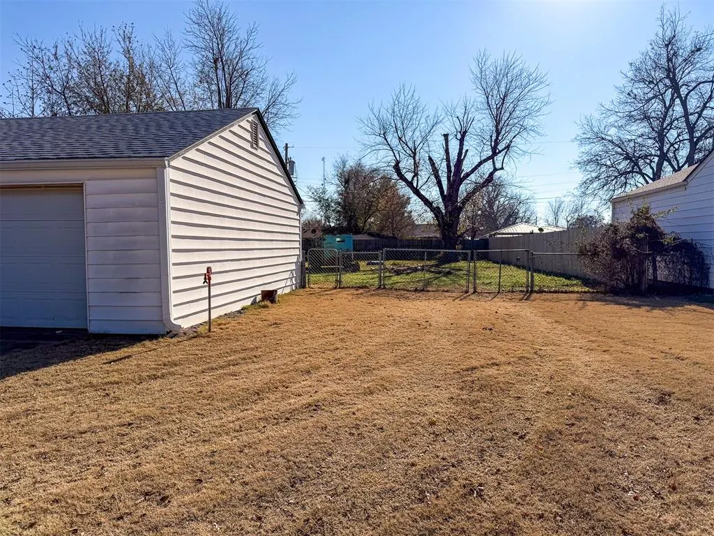 Photo 32 — 349 E Olive Avenue, Enid, OK 73701