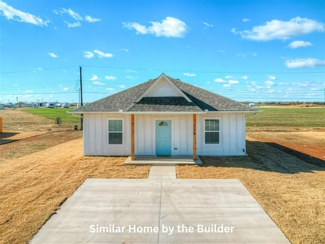 Front exterior — 122 Sterling Drive, Chickasha, OK 73018