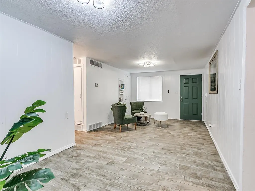 Photo 6 — 3905 Del Road, Del City, OK 73115