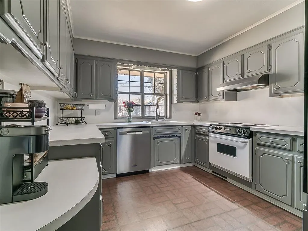 Photo 2 — 4312 N Grove Avenue, Warr Acres, OK 73122