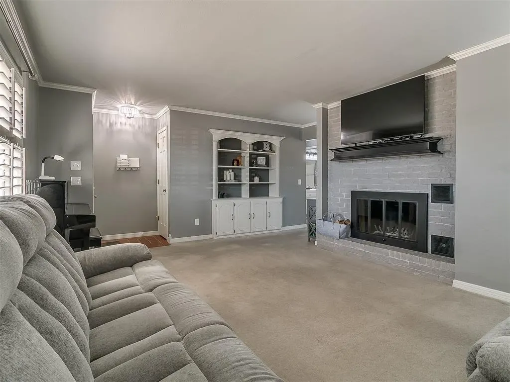 Photo 5 — 4312 N Grove Avenue, Warr Acres, OK 73122