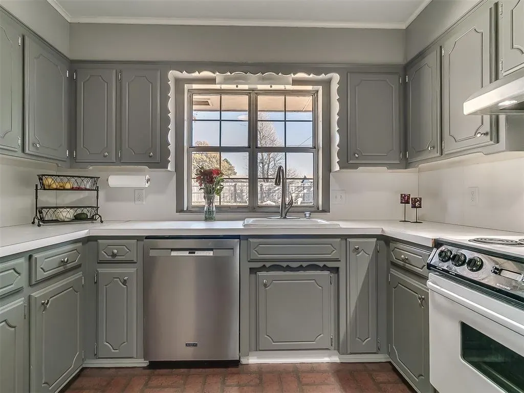 Photo 8 — 4312 N Grove Avenue, Warr Acres, OK 73122