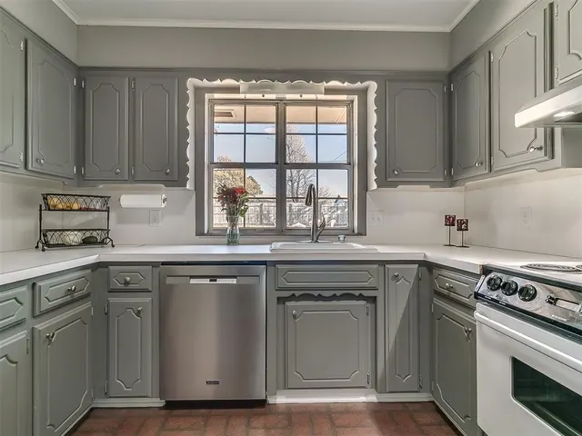 Photo 8 — 4312 N Grove Avenue, Warr Acres, OK 73122