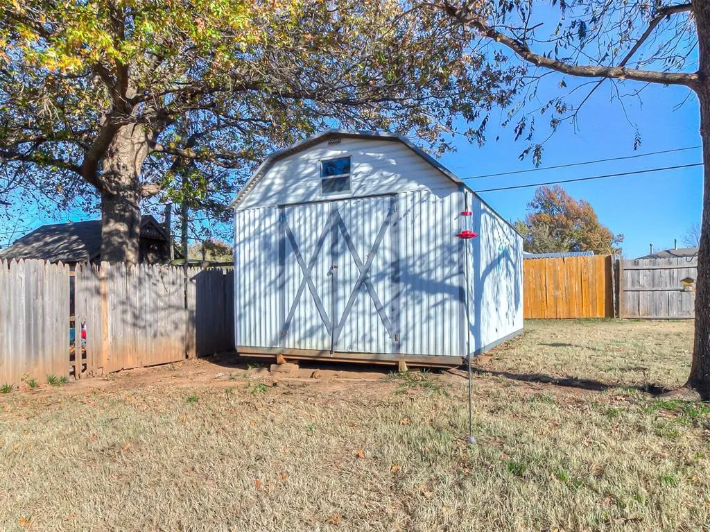 Photo 17 — 4312 N Grove Avenue, Warr Acres, OK 73122
