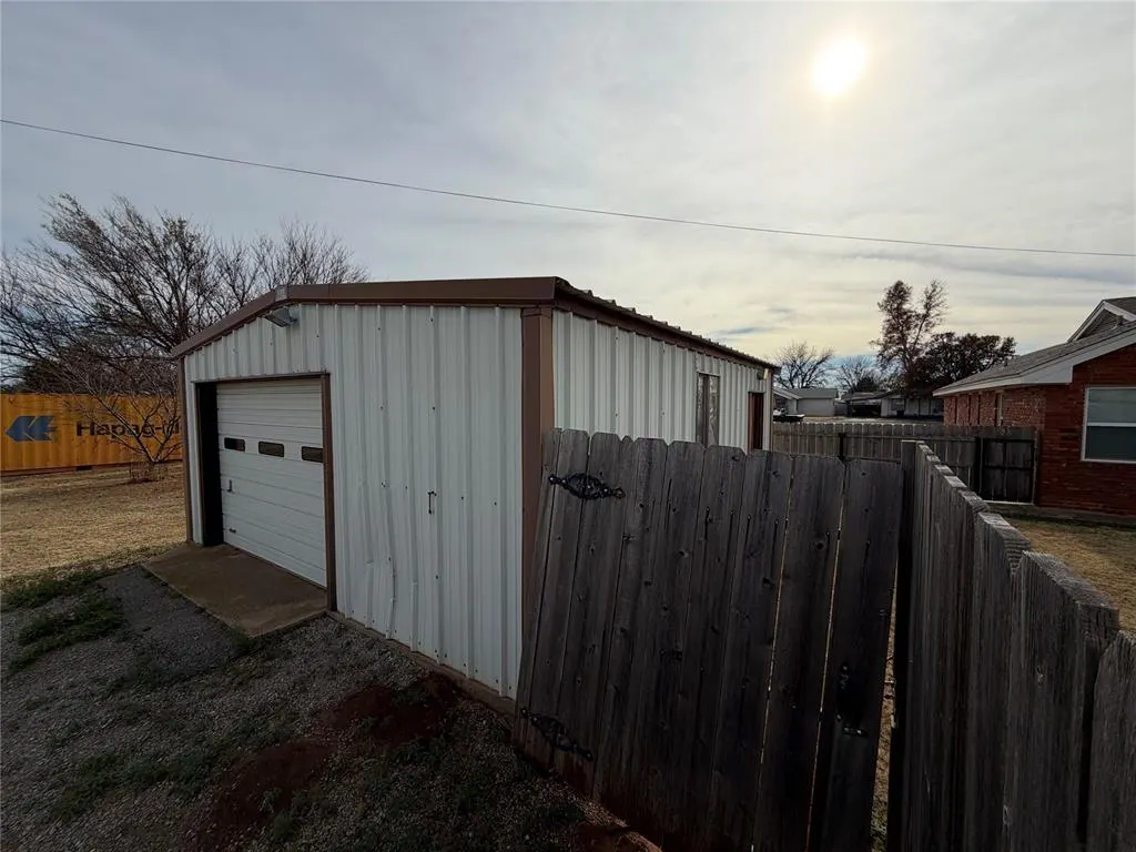 Photo 6 — 705 E Whitmer, Sentinel, OK 73664