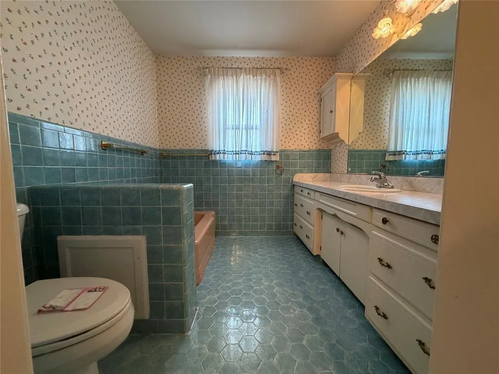 Photo 43 — 705 E Whitmer, Sentinel, OK 73664