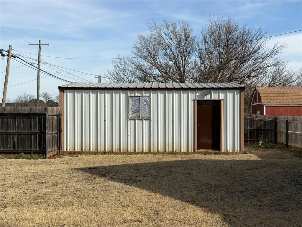 Photo 46 — 705 E Whitmer, Sentinel, OK 73664