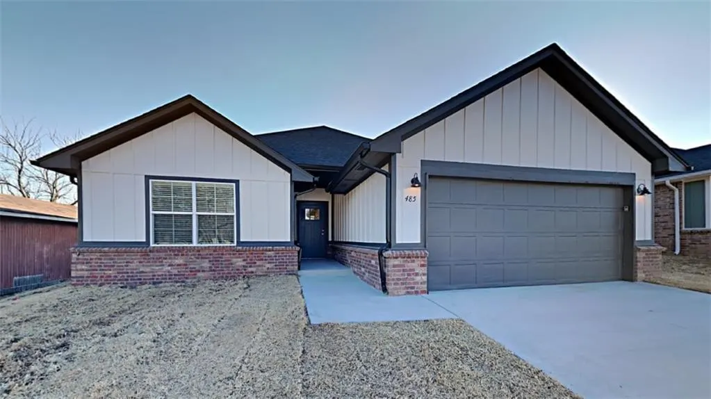 Photo 2 — 485 Hardesty Drive, Shawnee, OK 74804