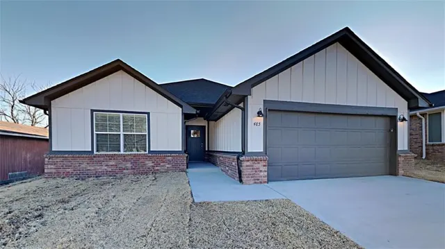 Photo 2 — 485 Hardesty Drive, Shawnee, OK 74804