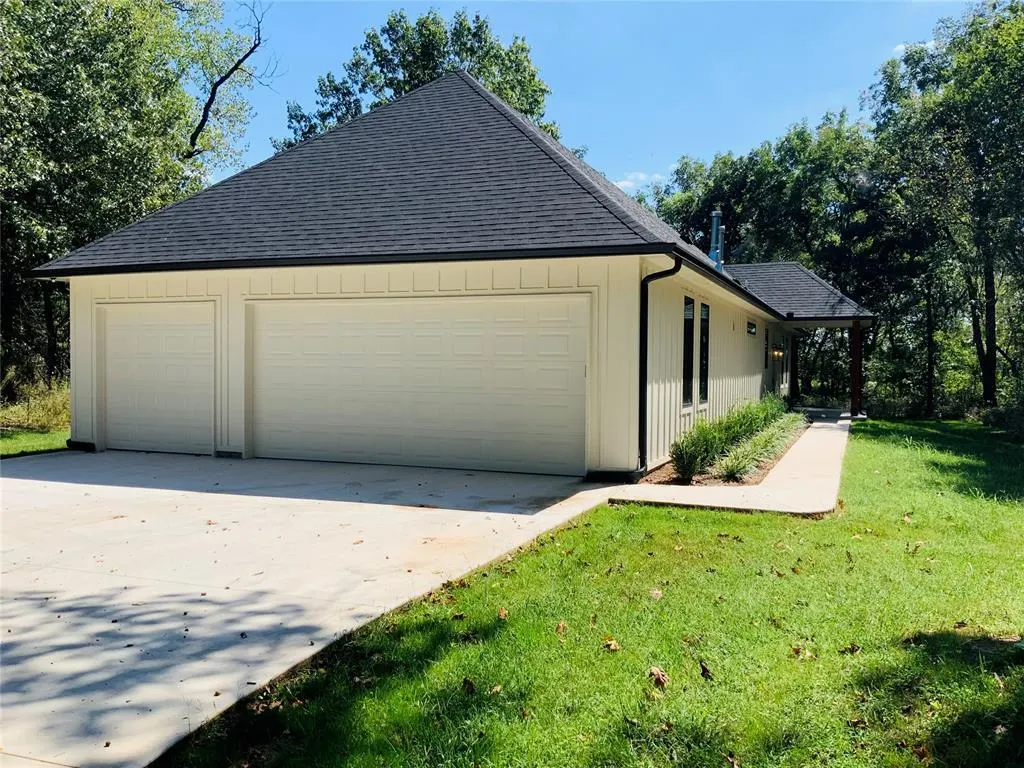 Photo 3 — 23550 N Harrah Road, Luther, OK 73054