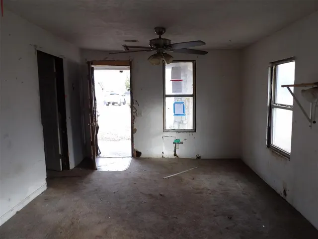 Photo 2 — 316 SW 42nd Street, Oklahoma City, OK 73109