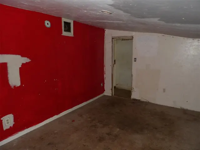 Photo 7 — 316 SW 42nd Street, Oklahoma City, OK 73109