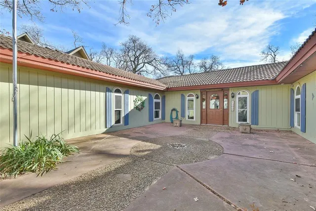 Photo 4 — 8216 Golden Oaks Road, Oklahoma City, OK 73127