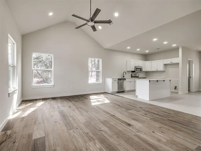 Photo 4 — 1701 E McGill Circle, Eufaula, OK 74432