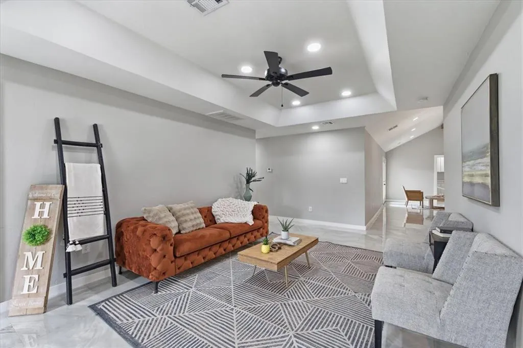 Photo 8 — 332 NW 86th Street, Oklahoma City, OK 73114