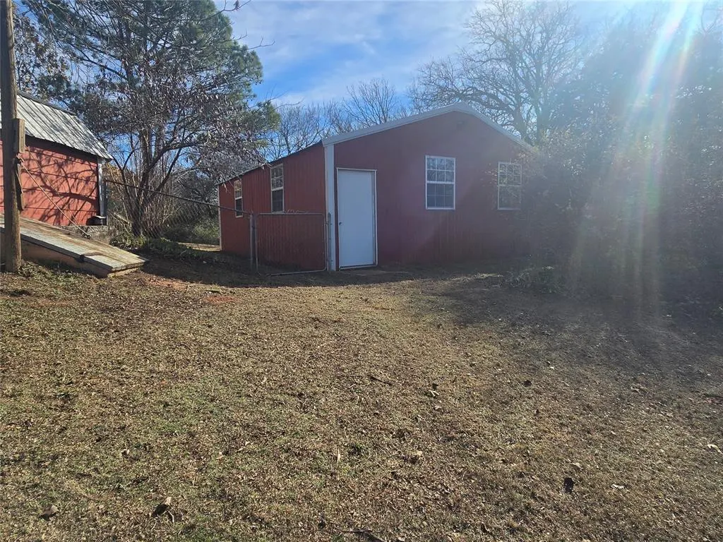 Photo 3 — 610 S 4th Street, Tecumseh, OK 74873