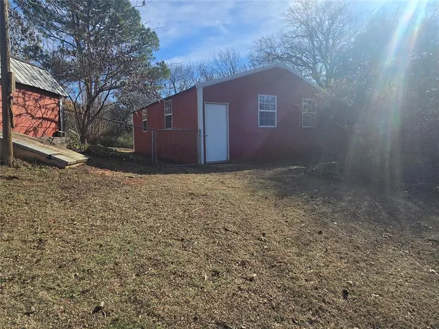 Photo 3 — 610 S 4th Street, Tecumseh, OK 74873