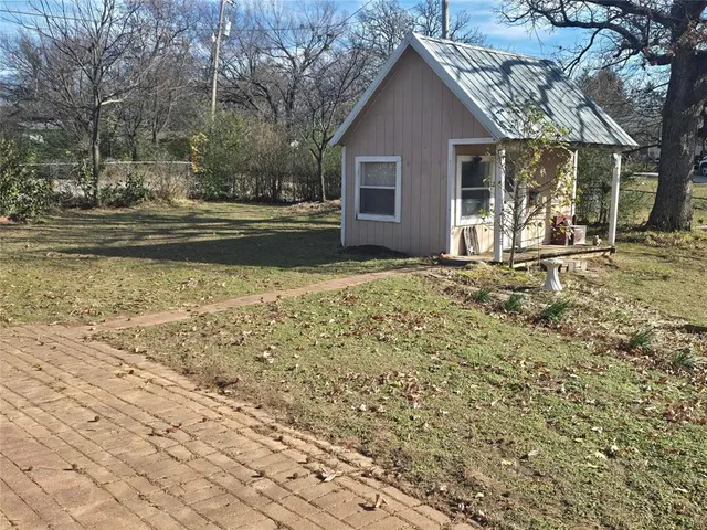Photo 4 — 610 S 4th Street, Tecumseh, OK 74873