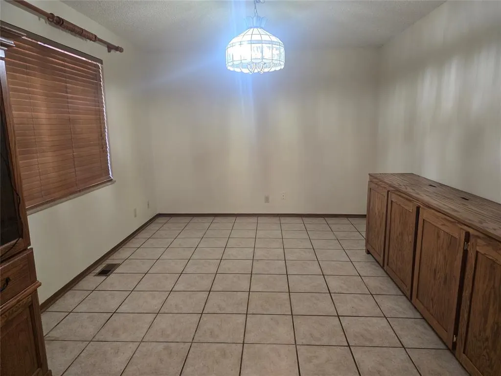 Photo 7 — 610 S 4th Street, Tecumseh, OK 74873