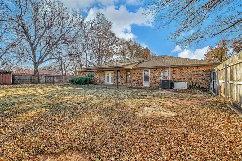 Photo 40 — 111 Shannon Drive, Elk City, OK 73644
