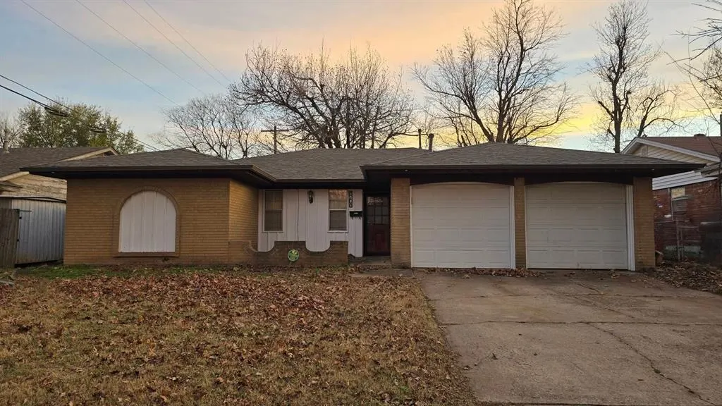 Front exterior — 8208 NW 28th Terrace, Bethany, OK 73008