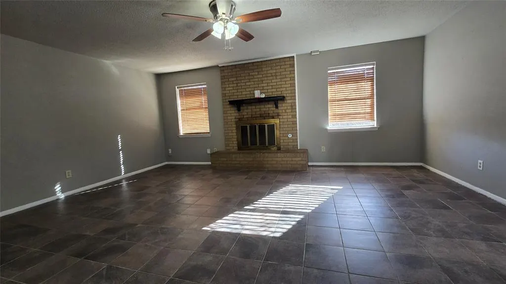 Photo 2 — 8208 NW 28th Terrace, Bethany, OK 73008
