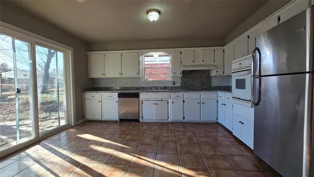 Photo 4 — 8208 NW 28th Terrace, Bethany, OK 73008