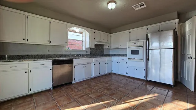 Photo 5 — 8208 NW 28th Terrace, Bethany, OK 73008
