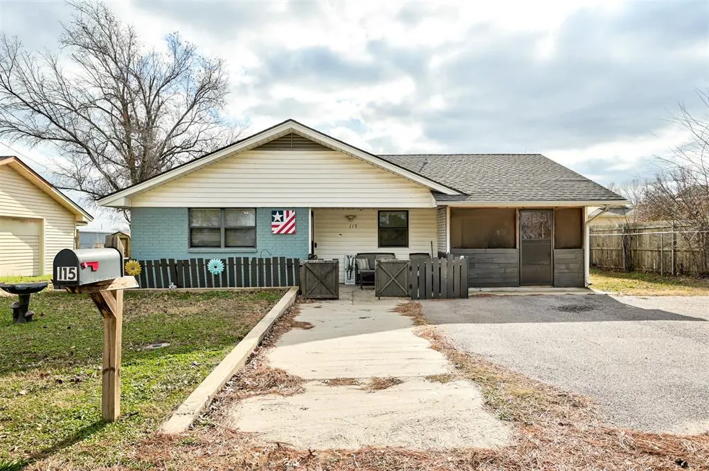 Photo 4 — 115 W Green Street, Meeker, OK 74855