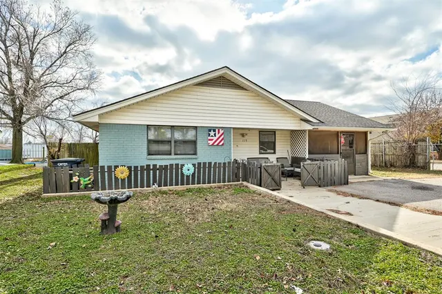 Photo 5 — 115 W Green Street, Meeker, OK 74855