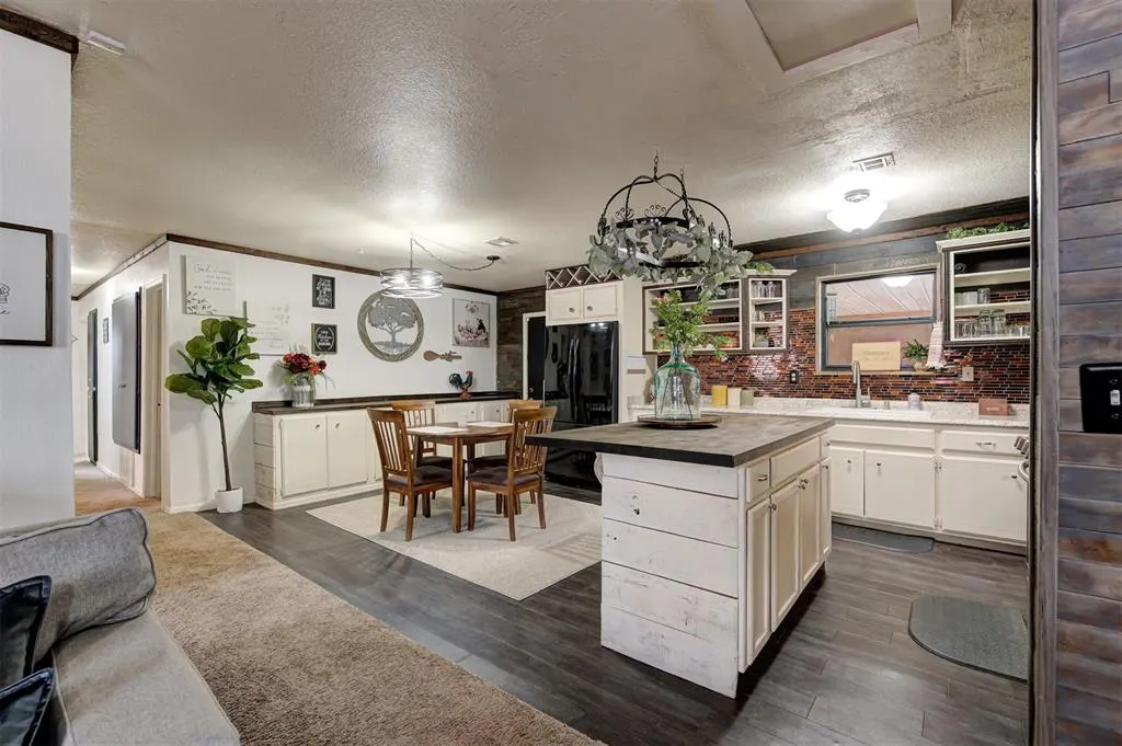 Photo 11 — 115 W Green Street, Meeker, OK 74855