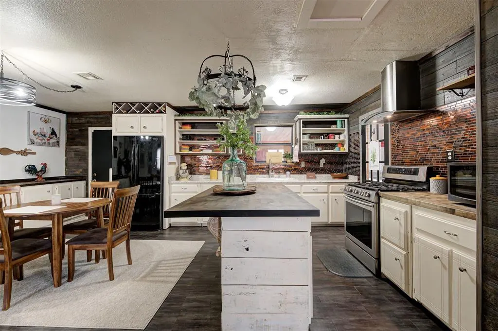 Photo 14 — 115 W Green Street, Meeker, OK 74855