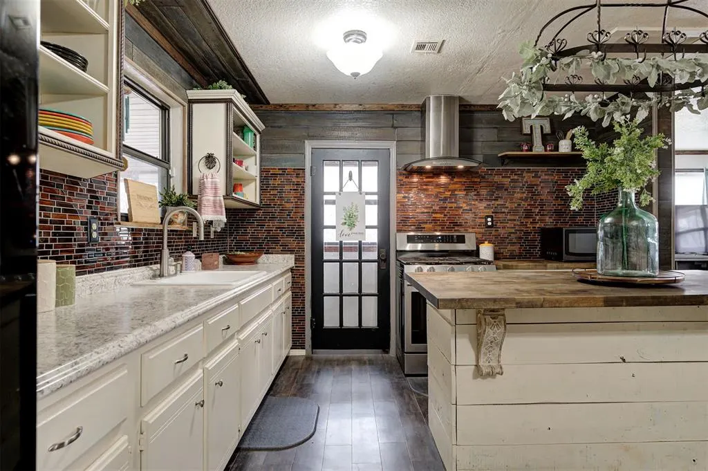 Photo 2 — 115 W Green Street, Meeker, OK 74855