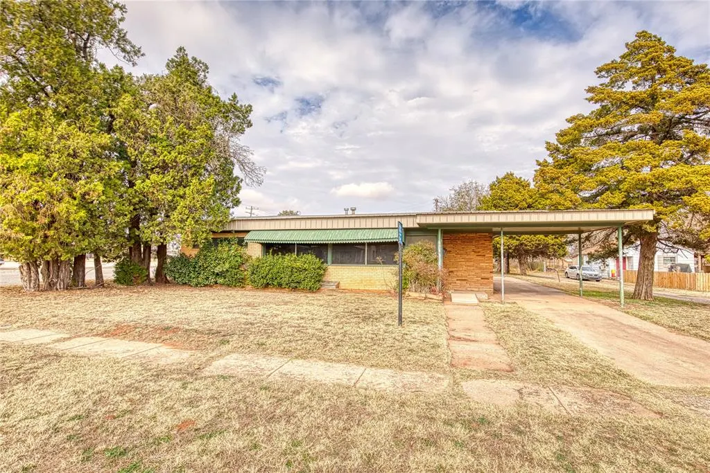 Front exterior — 517 W 2nd Street, Elk City, OK 73644