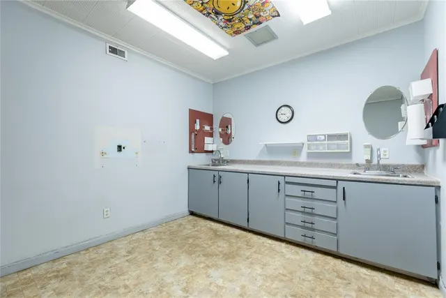 Photo 8 — 517 W 2nd Street, Elk City, OK 73644