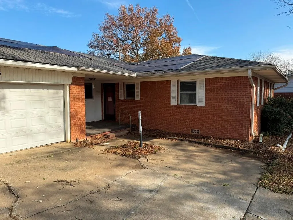Photo 2 — 205 NW 15th Avenue, Ardmore, OK 73401
