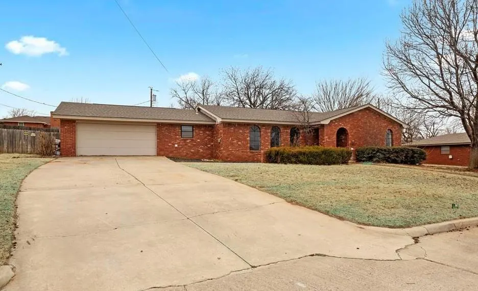 Photo 2 — 1207 N Kansas, Weatherford, OK 73096